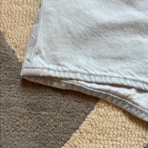 Light Wash Levi’s Women's Jean Shorts - Picture 5 of 8